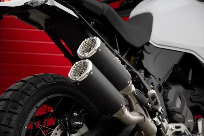 Sistema di scarico sportivo BoostR in acciaio inox nero Remus 31782 156523 Ducati DesertX 2023-2025